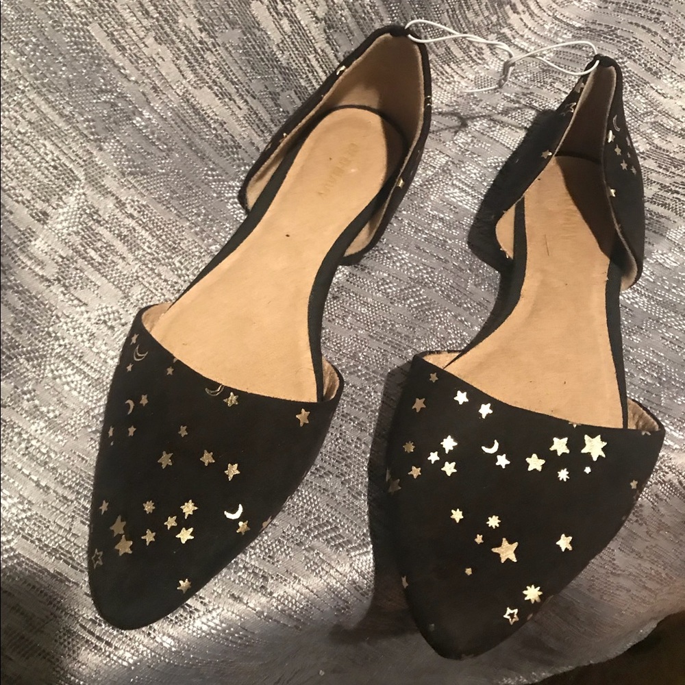 Black and gold star printed flats